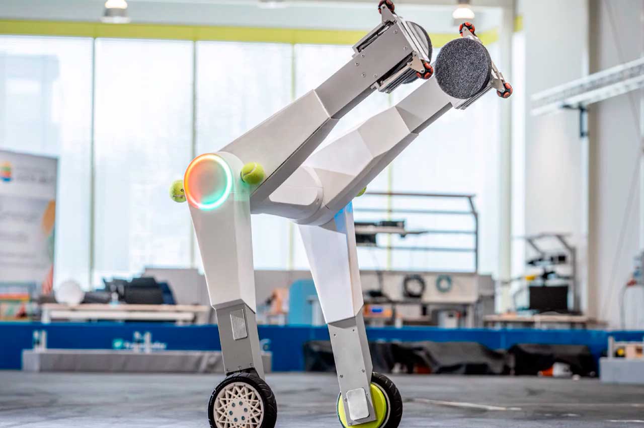 Створено робот-вантажник evoBOT, що балансує на двох колесах