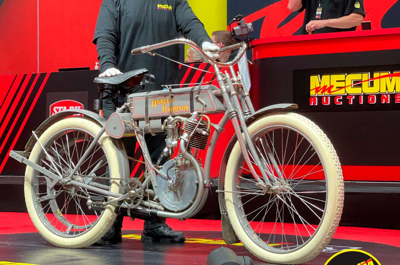 Найдорожчий мотоцикл в світі продано на аукціоні. Ціна $935 000