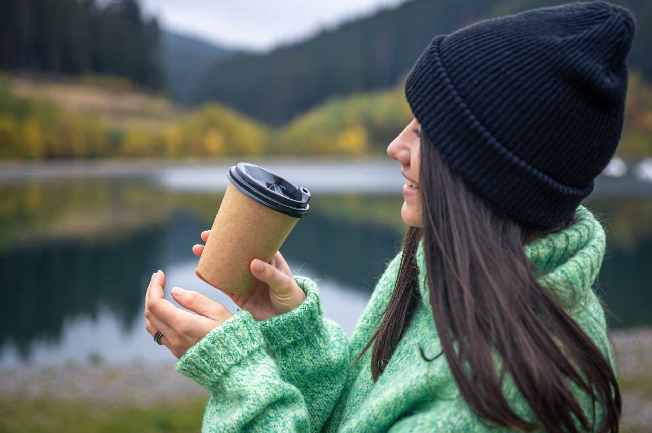 Термокружка с логотипом: сохраняйте тепло и бренд вместе