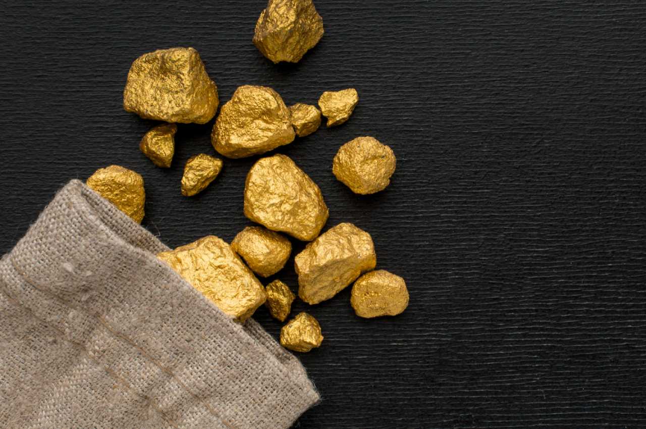 Какие риски сопряжены со сдачей золота 585 пробы в ломбард и как их минимизировать?