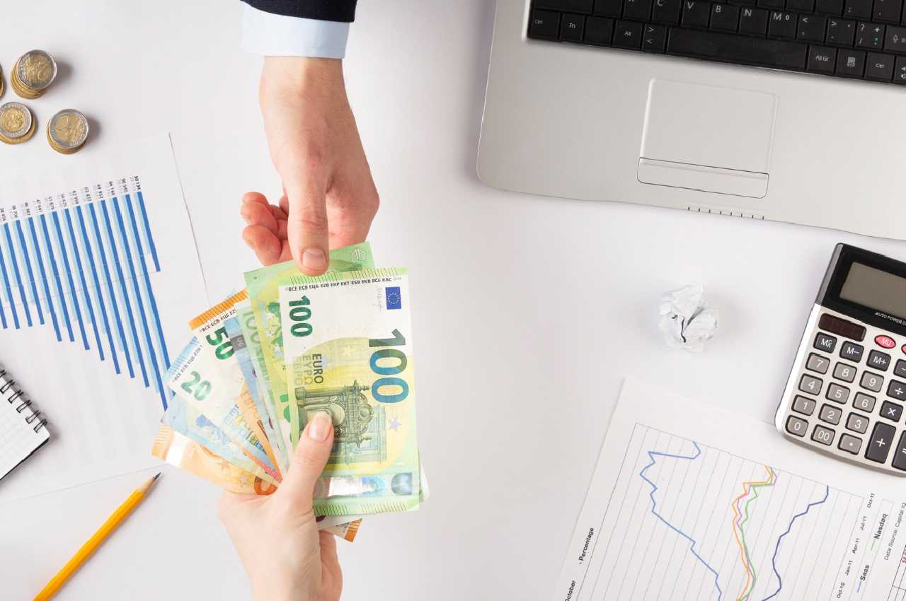 Що впливає на курс валют та як передбачати його рух