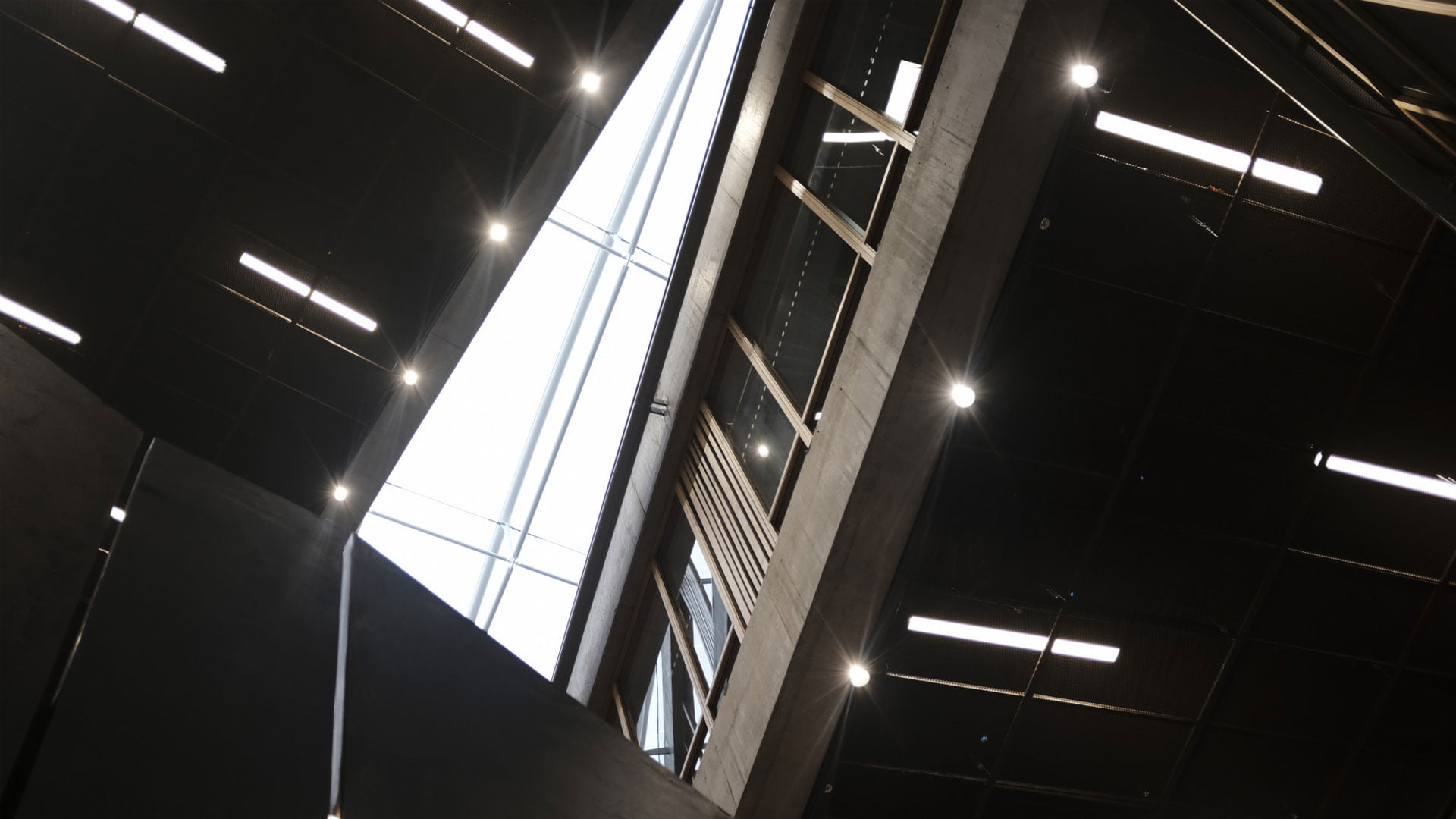 Магнітна трекова система INFINITY для натяжної стелі: Найвищий рівень зручності і стилю