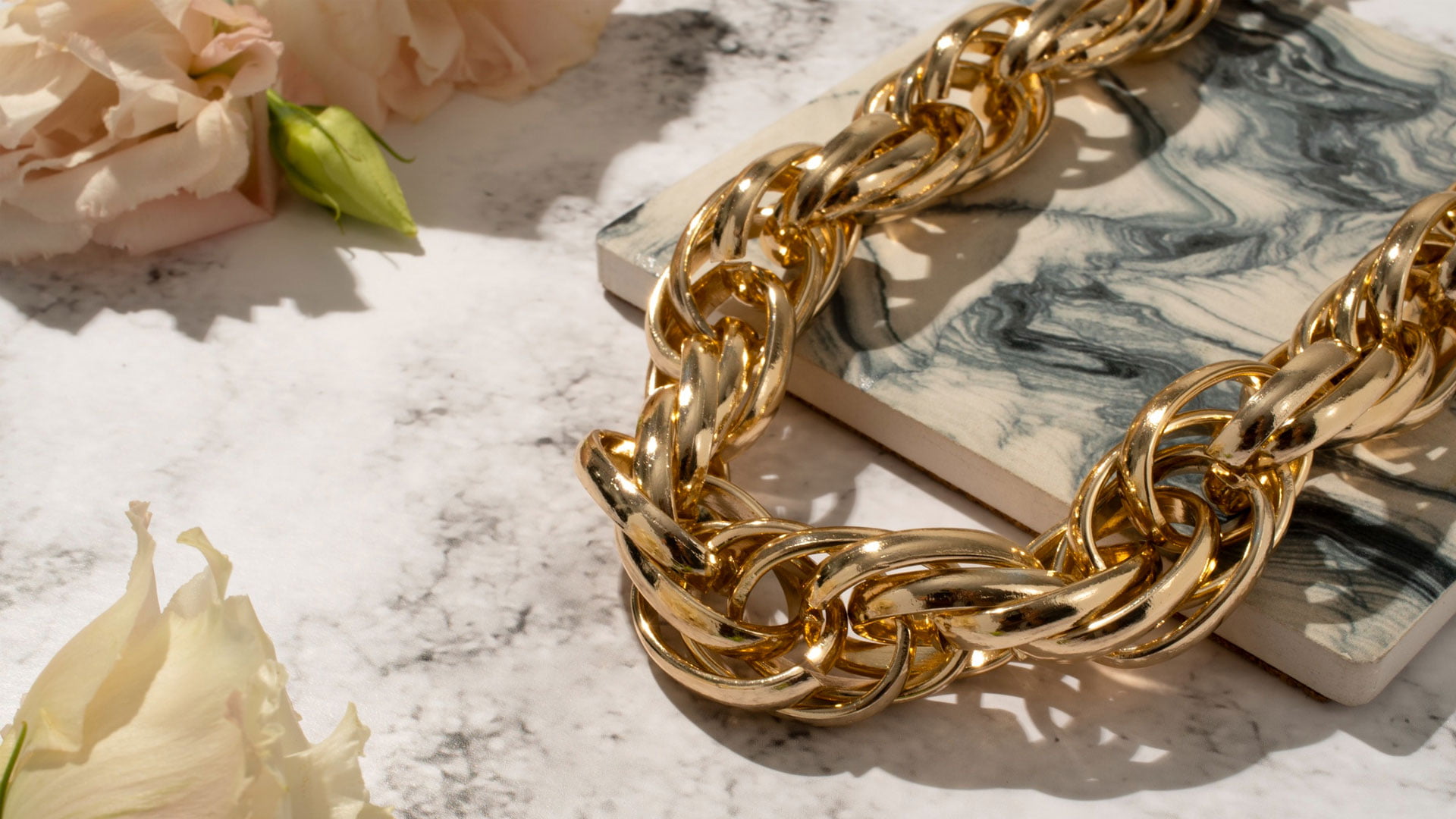 Покупка та продажа золота у ломбарді. Що слід знати, які нюанси та чи виправдано