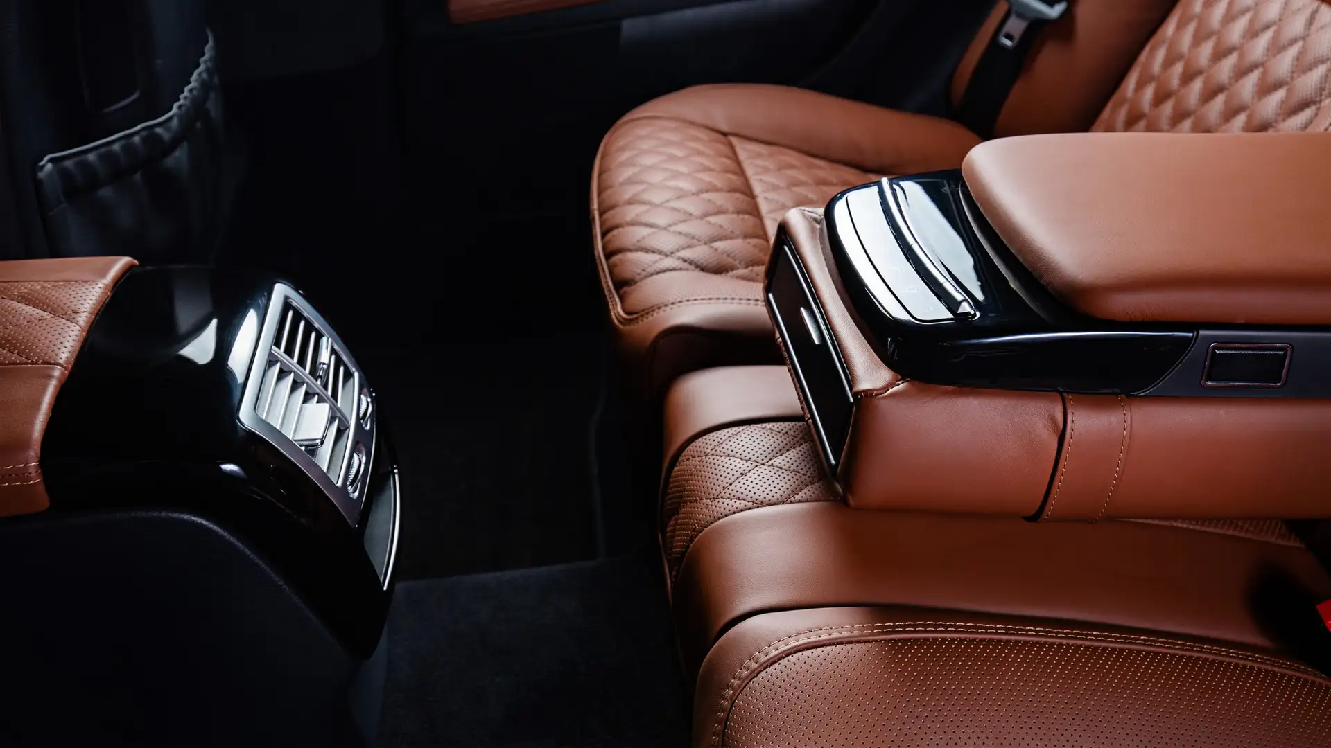 Чому краще придбати авто коврики від компанії WeatherTech преміум якості