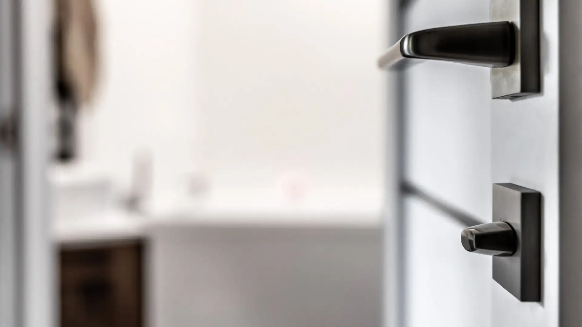 Двери скрытого монтажа. В чём их особенность и применение