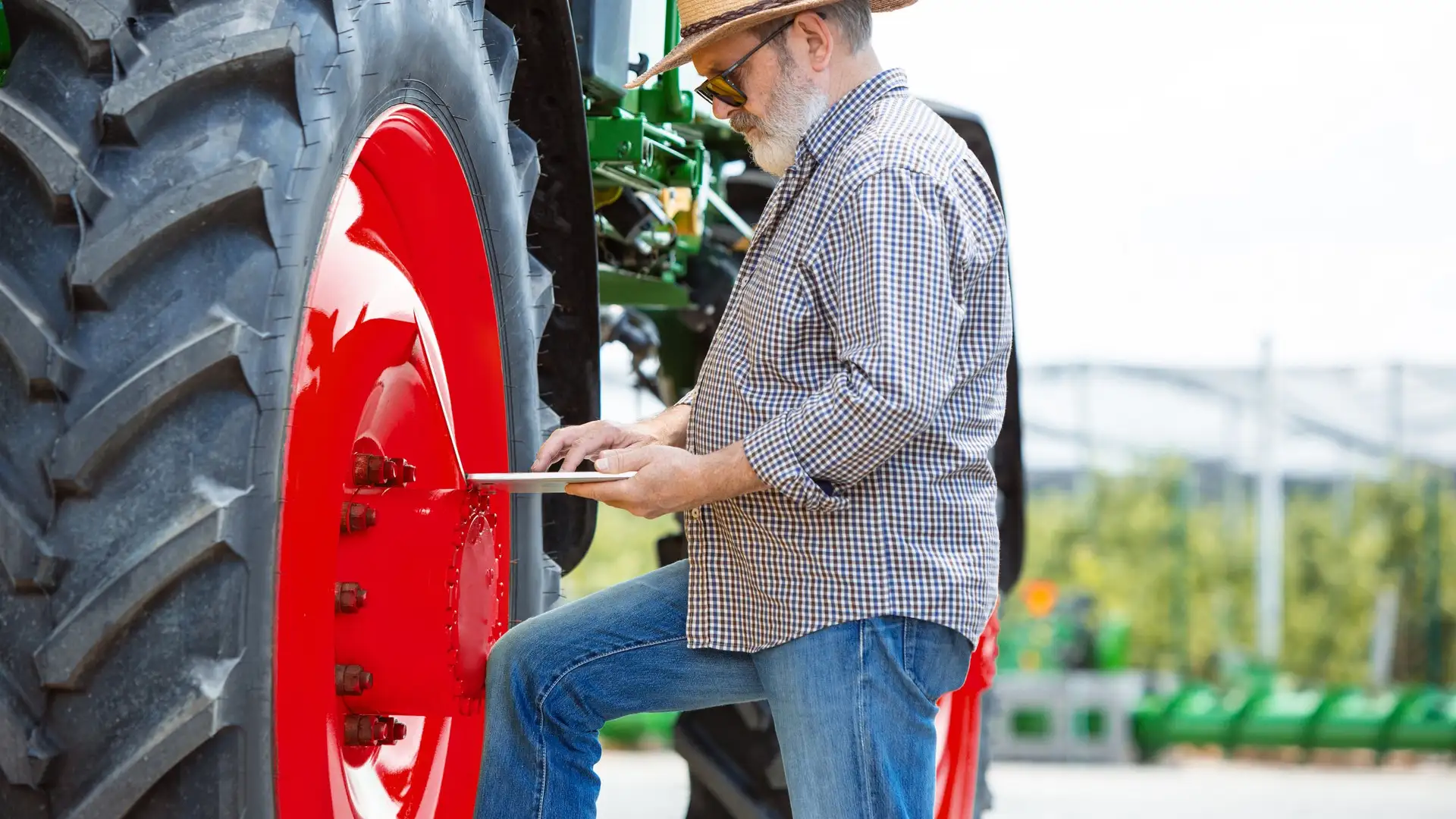 Технические особенности тракторов МТЗ 80 и 82: что нужно учитывать при выборе запчастей?