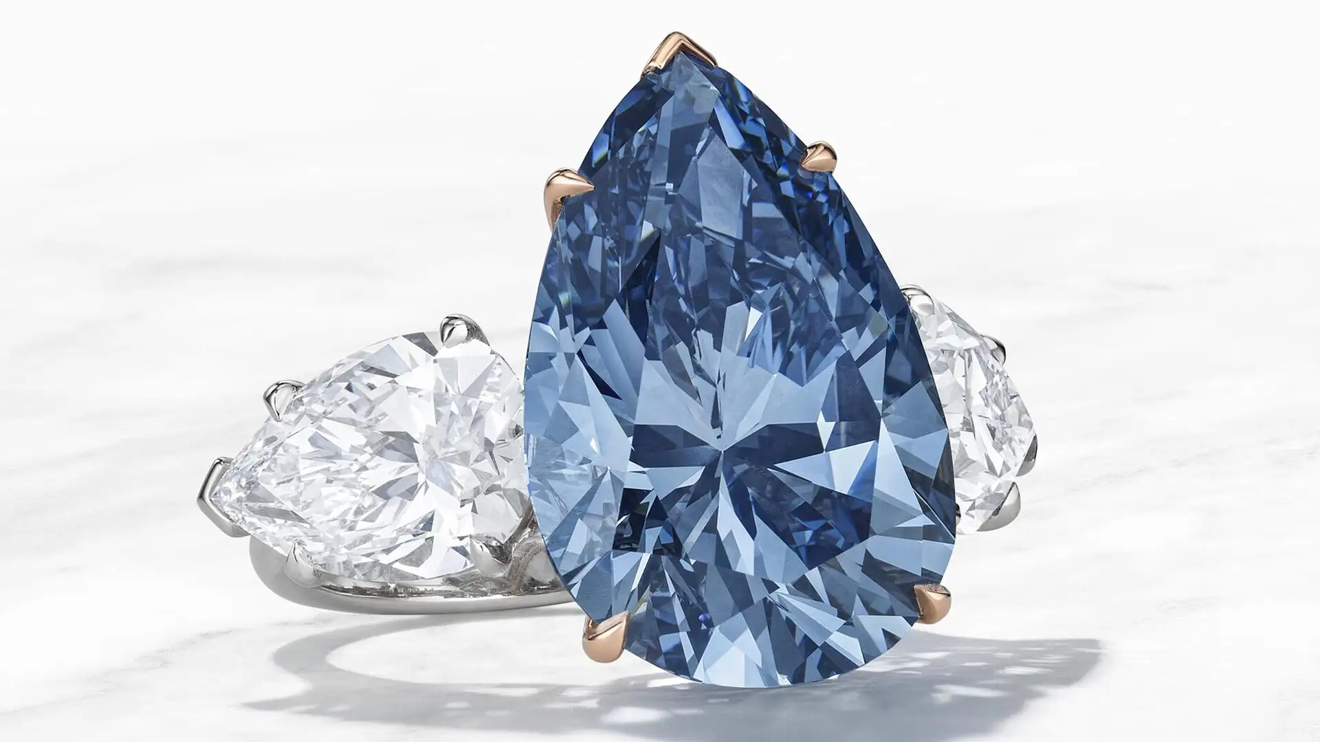 Фантастичний блакитний діамант продано за $44 млн на аукціоні Christie's