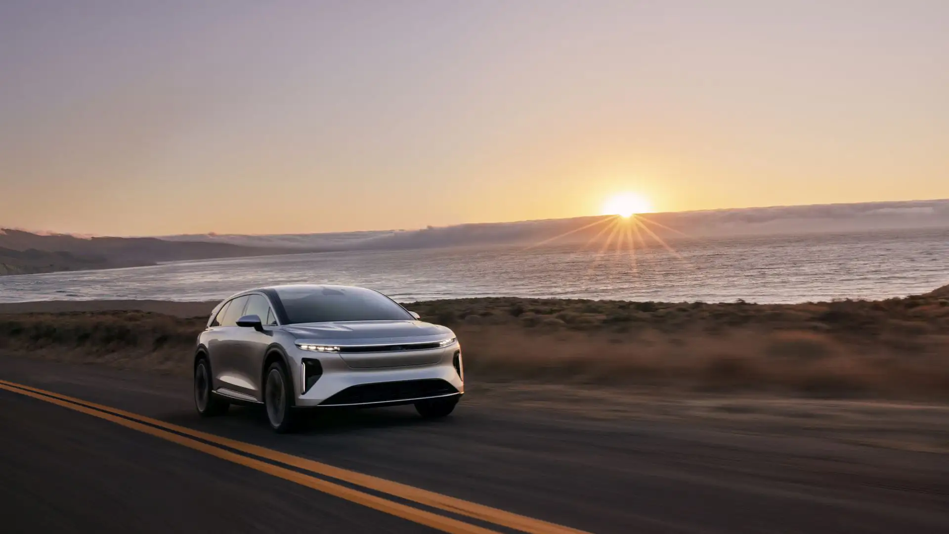 Новый кроссовер Lucid Gravity бросил вызов Tesla Model X