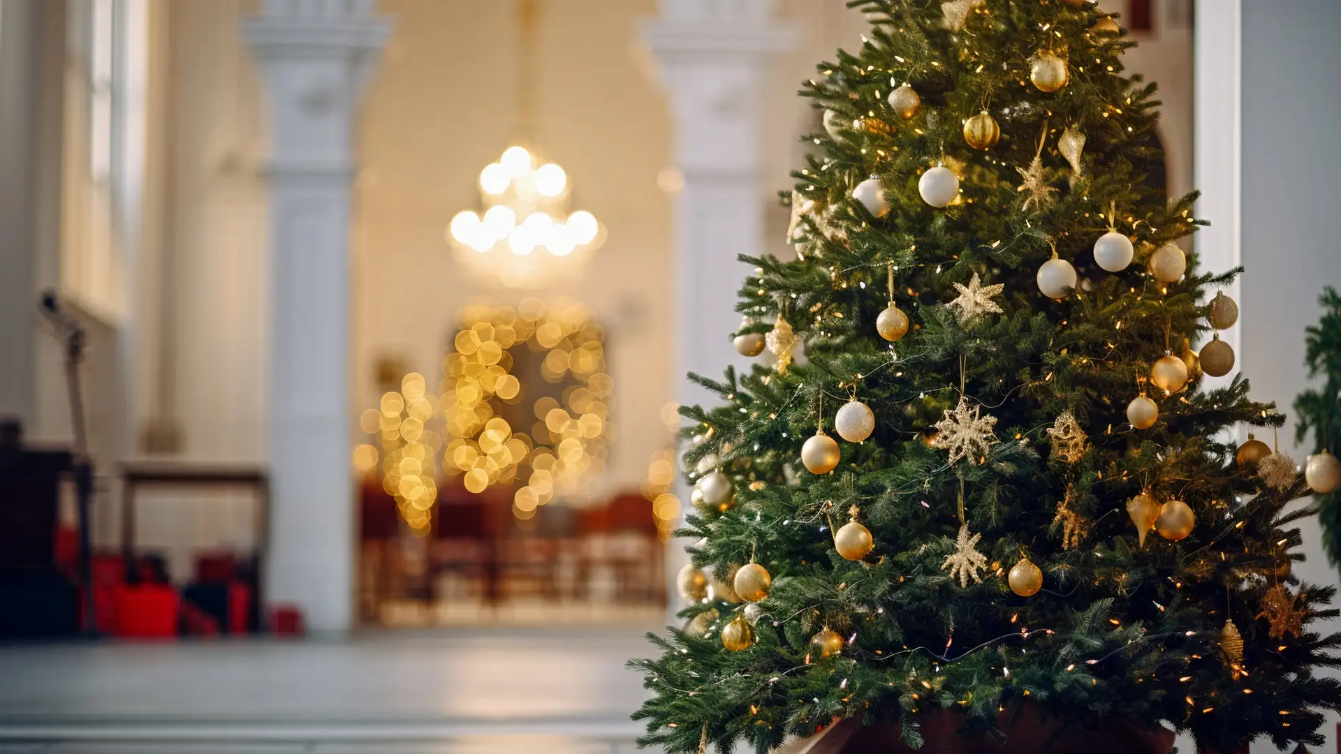 Новорічні штучні ялинки від компанії Смерека