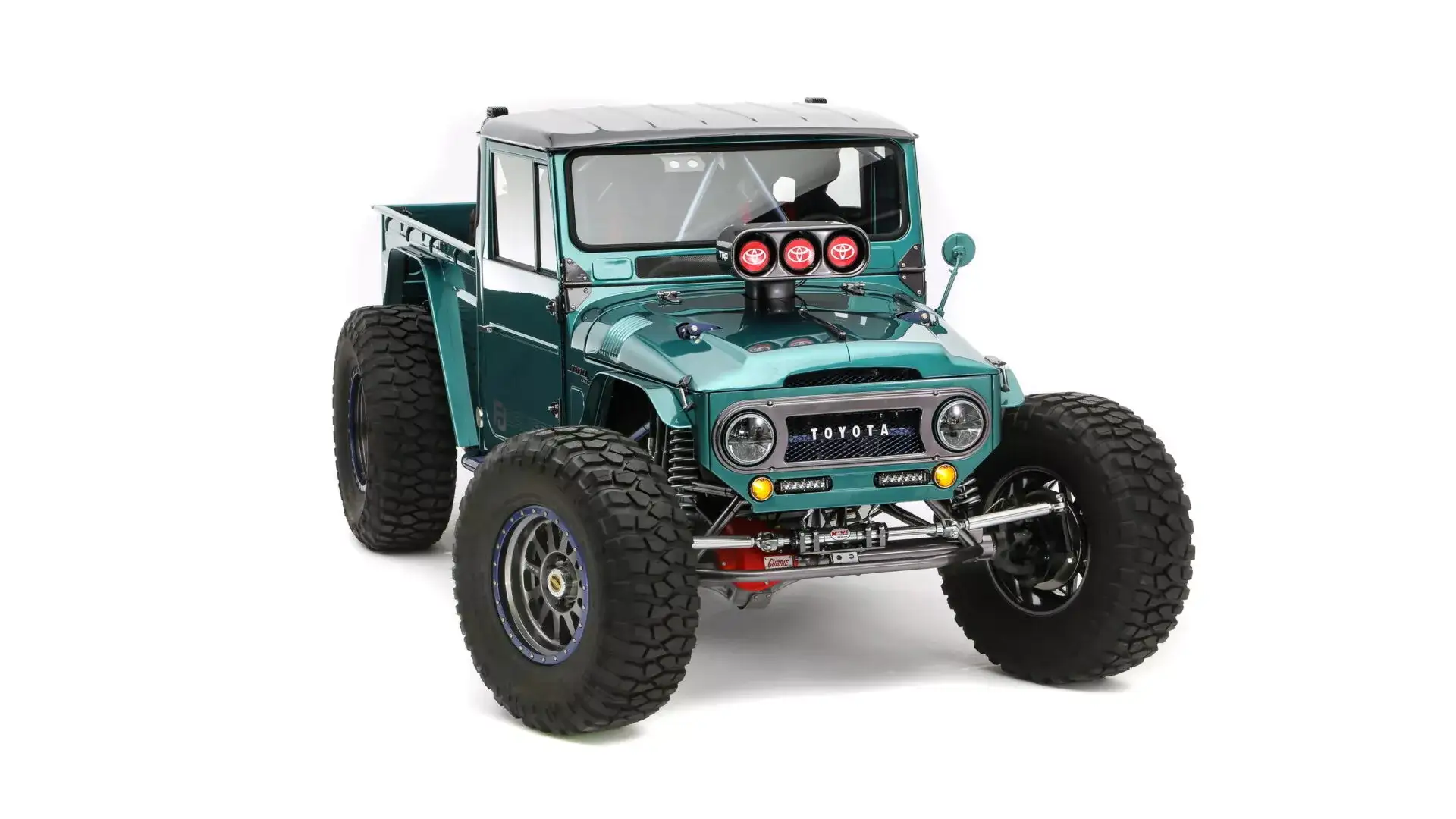 Toyota превратила винтажный Land Cruiser 1966 года в монстр-трак