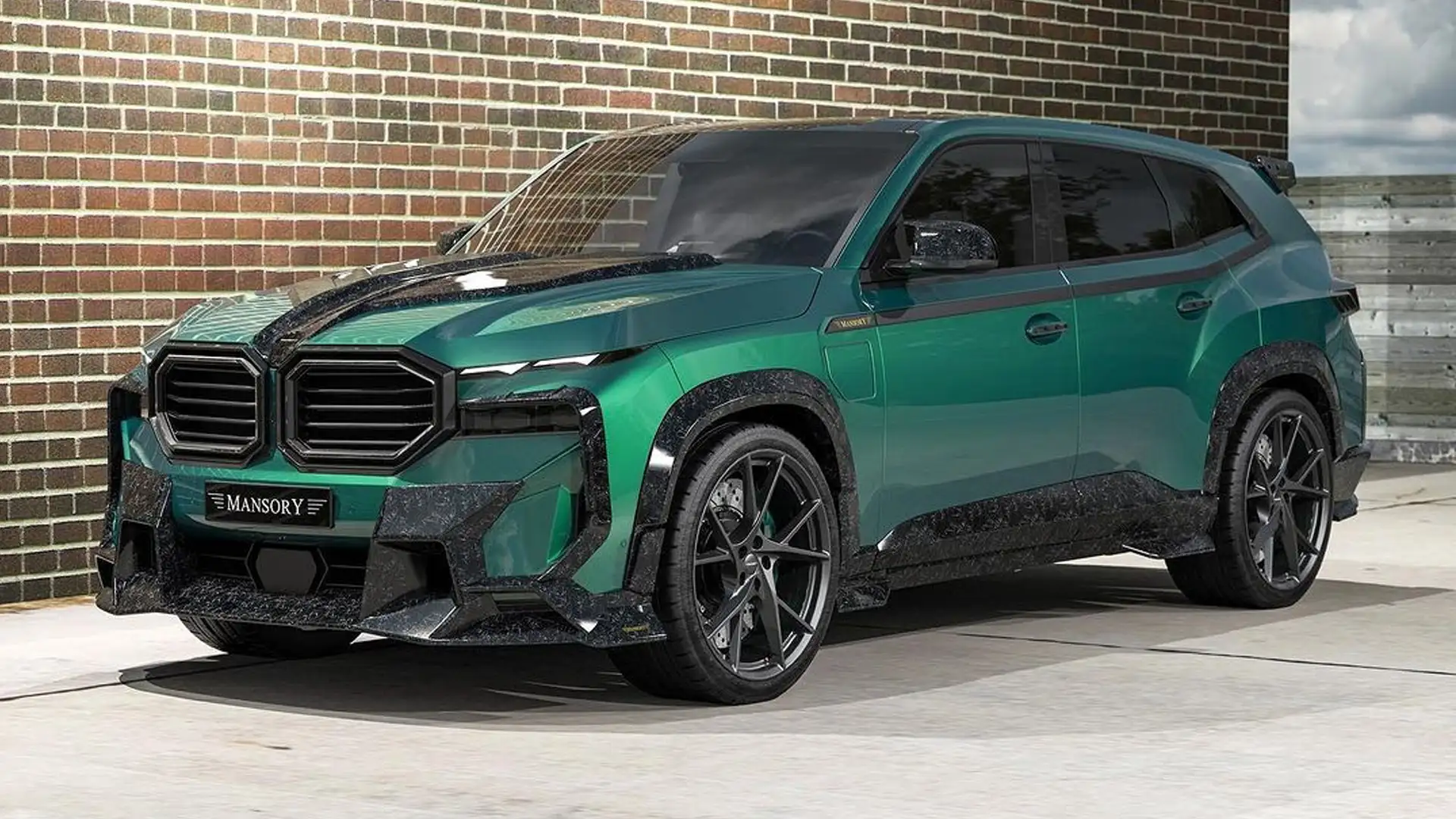 Mansory агресивно тюнінгував BMW XM, як і положено баварському супер-кроссоверу