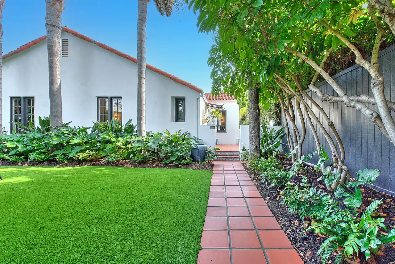 Старий будинок Шарліз Терон в Лос-Анджелесі продається за $2,5 млн