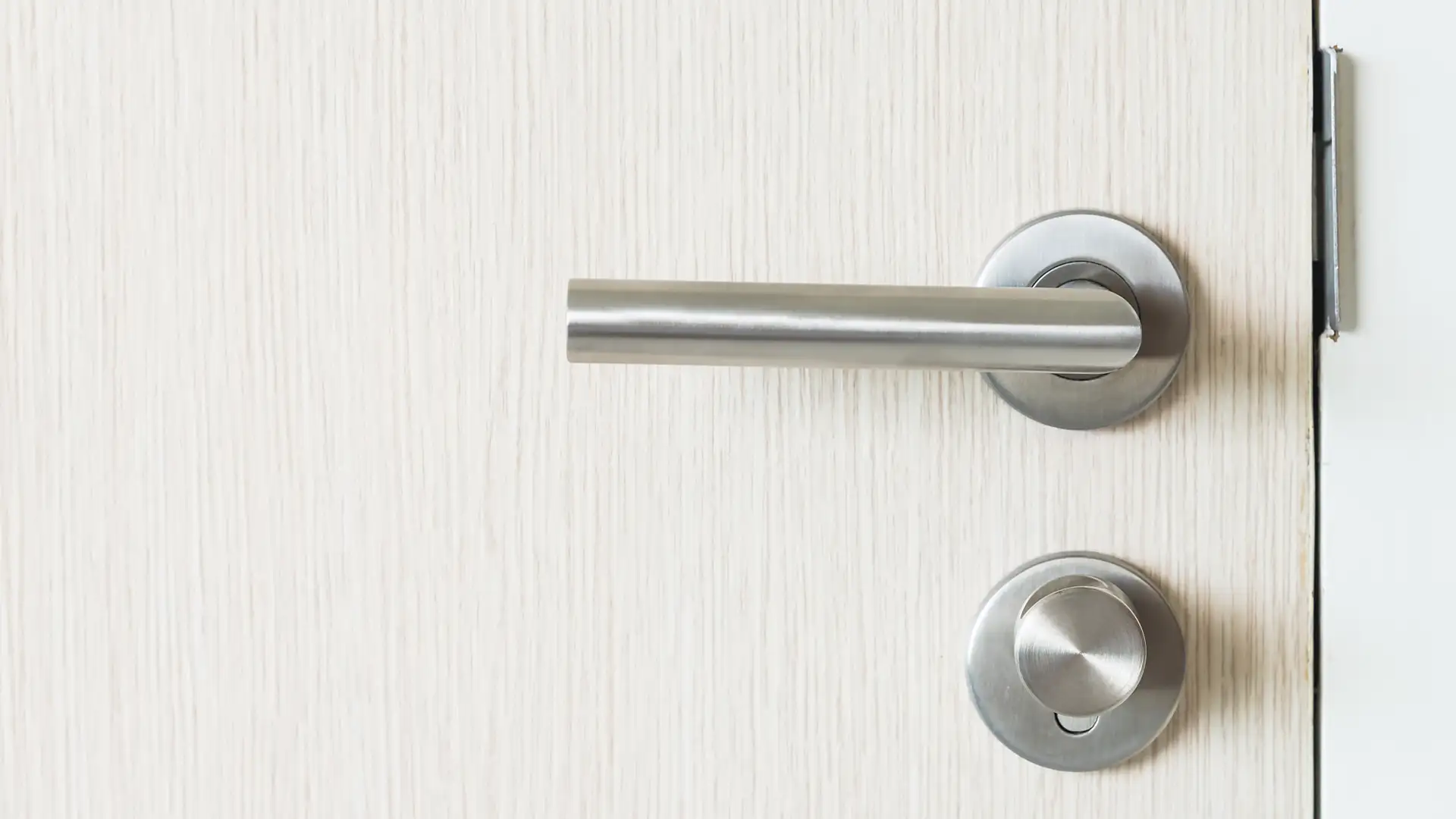 В чем отличие противопожарной двери от обычной входной?