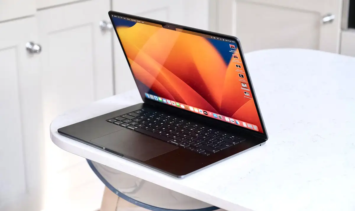 Як почистити клавіатуру MacBook Air