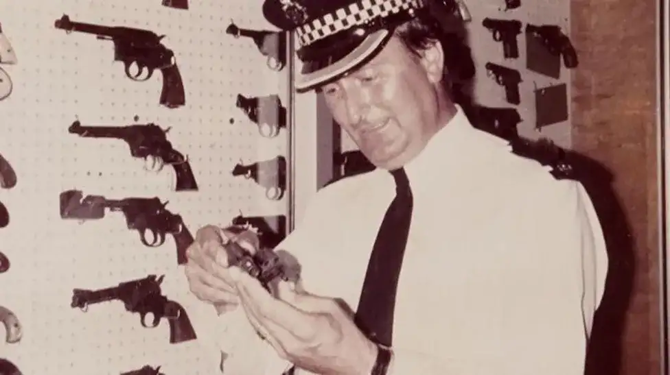 Куля з пістолету, яким було вбито Джоне Леннона, виставляється на аукціон