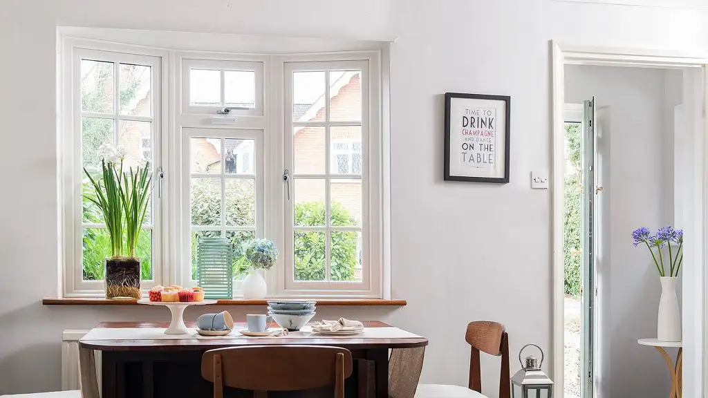 Кто ремонтирует окна в Одессе