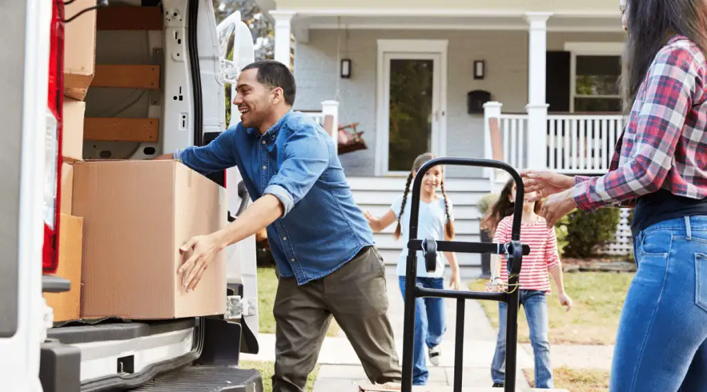 Переезд семьи в новую квартиру