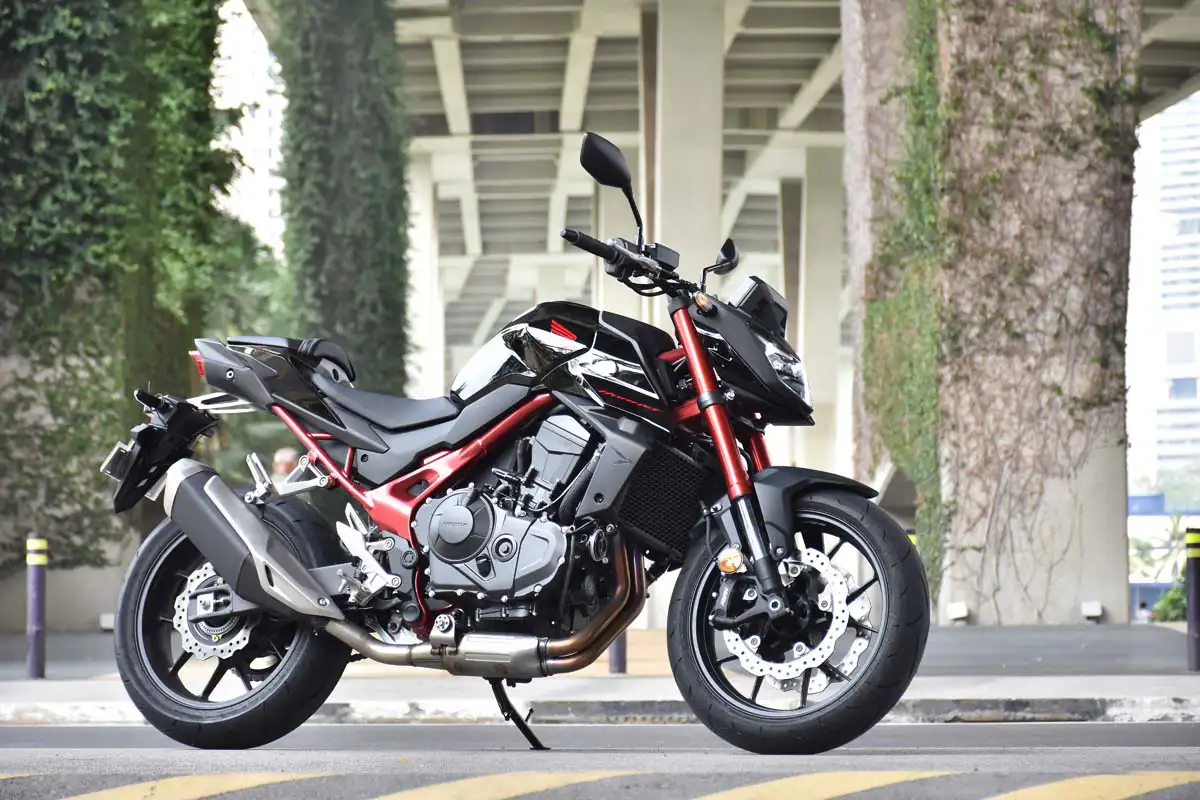 Honda CB750 Hornet: Потужність і стиль для справжніх любителів мотоциклів