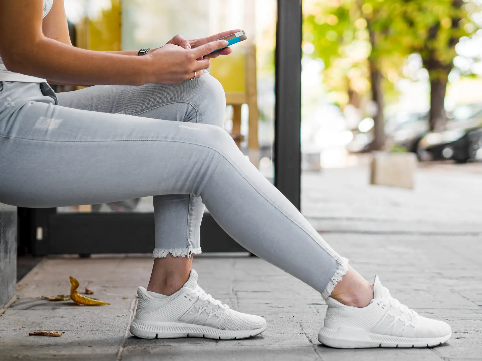 Від сандалів до снікерсів: еволюція жіночого взуття