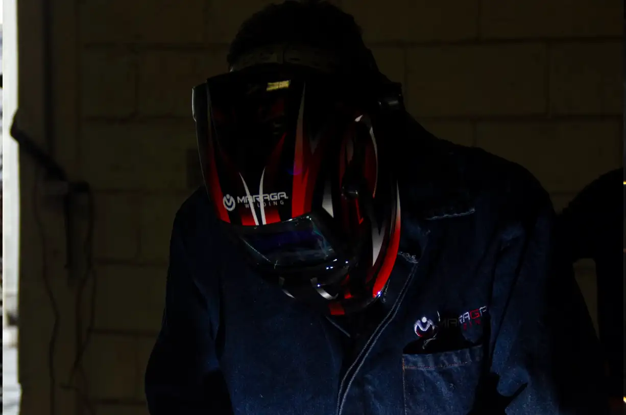 Продуманий захист обличчя та зору зварювальника, як вибрати зварювальну маску