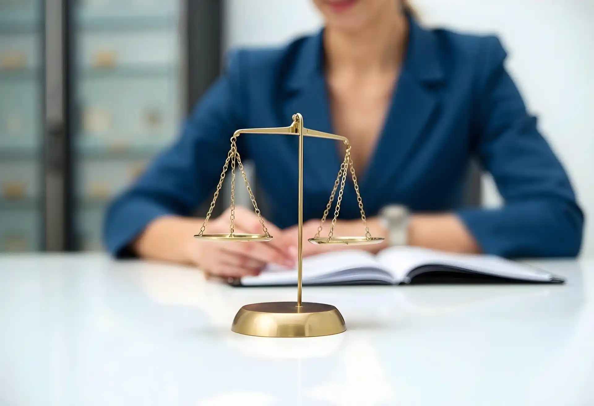 Професійна юридична допомога: як обрати стратегію захисту в сучасних реаліях