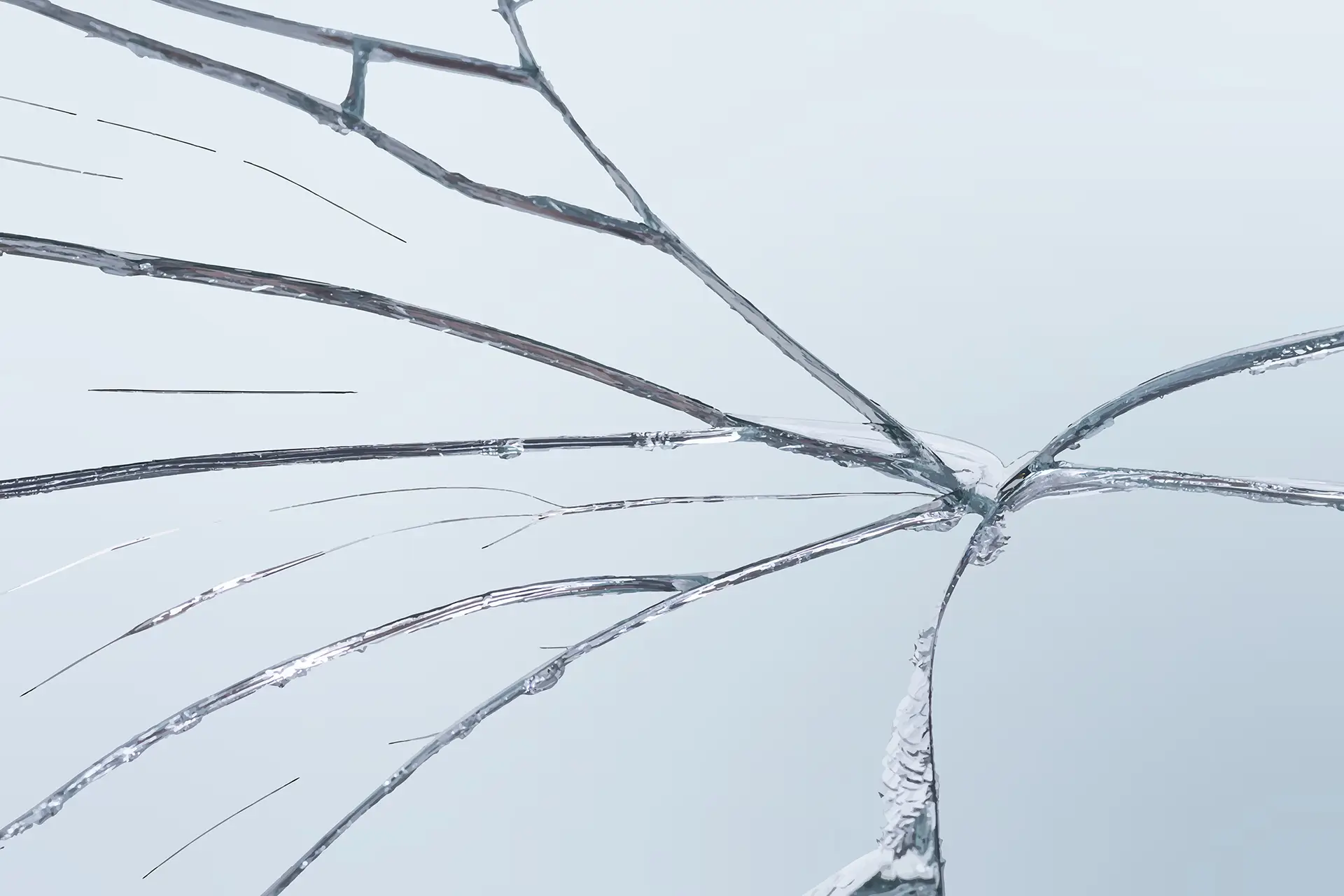 Сколько стоит безопасность? Разбираем бронированное стекло по слоям